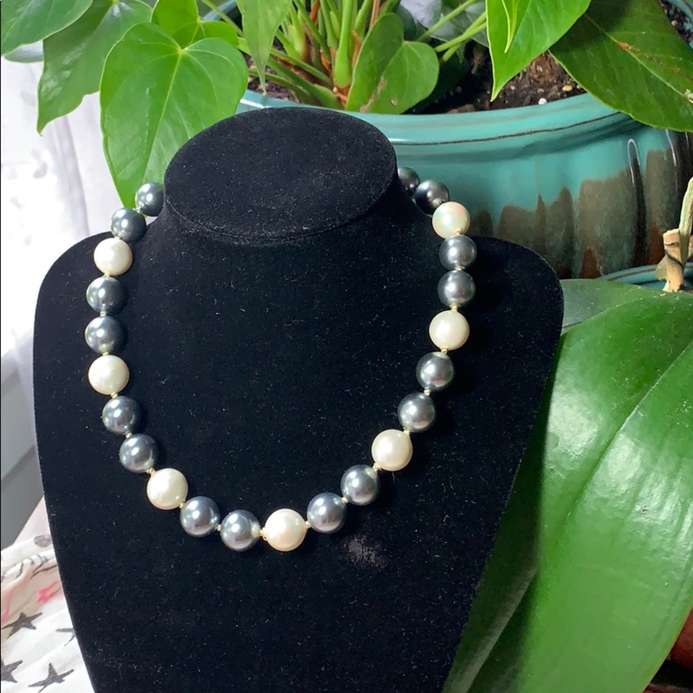 Adorable faux pearl necklace